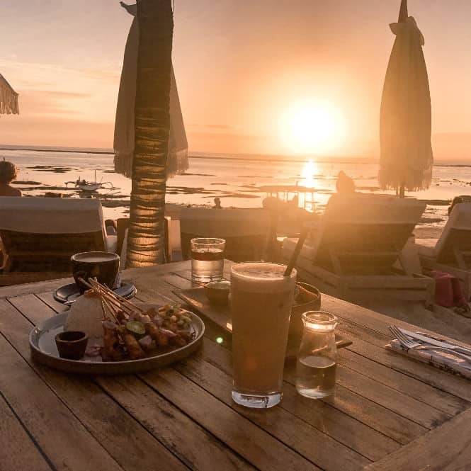 Ohanas Beach Club And Restaurant In Nusa Lembongan